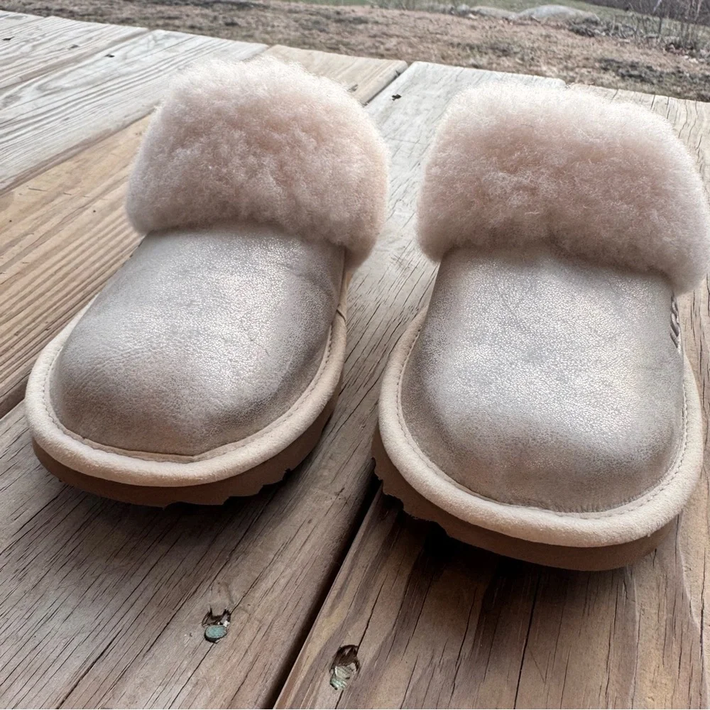 UGG Cozy II Metallic Slippers gold big kid 5 / women’s 7